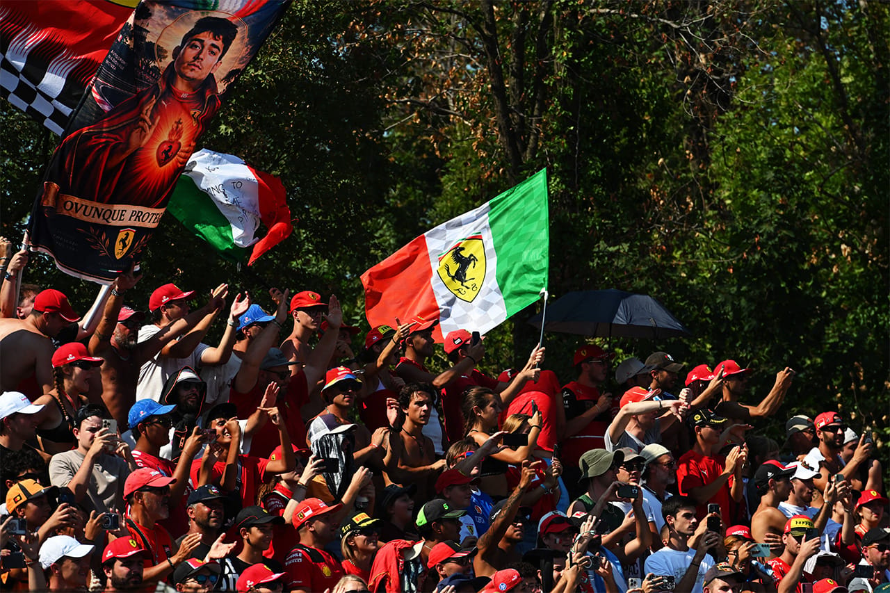 F1イタリアGPでティフォシの忠誠心 アントネッリがハミルトンを抜くと「ほぼ沈黙」