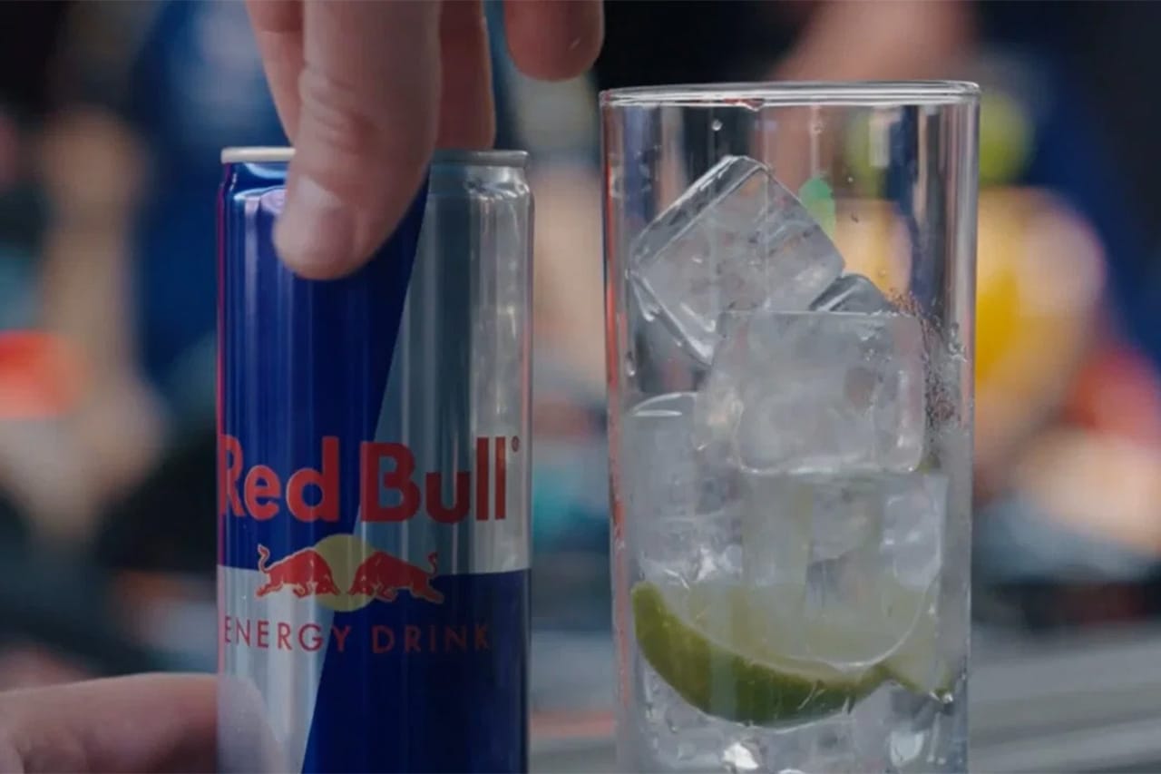 レッドブルF1 ADUO判定をSNSでネタに「RED BULL, BEST WITH ICE」
