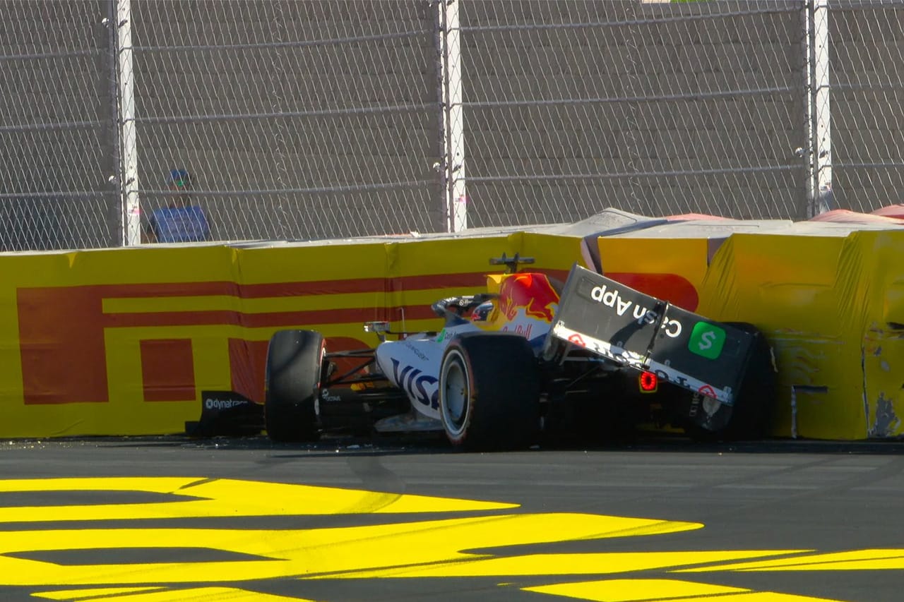 アービッド・リンドブラッド F1スペインGPのFP2でクラッシュ 赤旗の原因に
