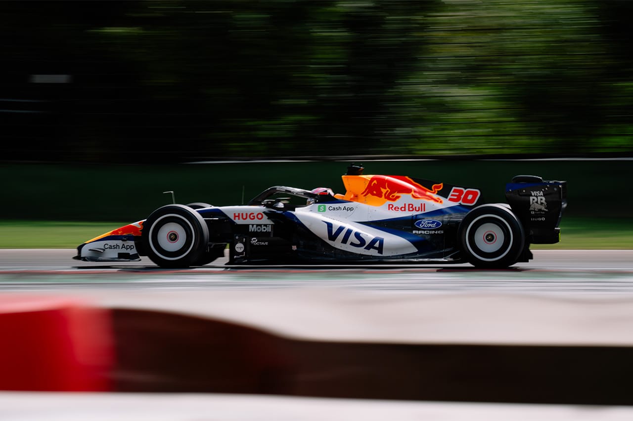 フェラーリとレーシングブルズ 2027年F1タイヤ開発テストでイモラ走行